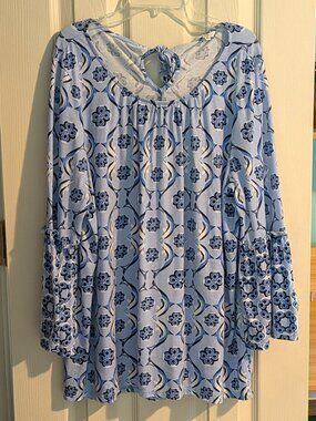 Crown & Ivy Blue Flowy Patterned Blouse